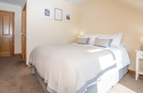 Aberdeen House | ✪ Find DWELLCOME HOME Ltd ✪ 5 Double Bed House ✪ Drive