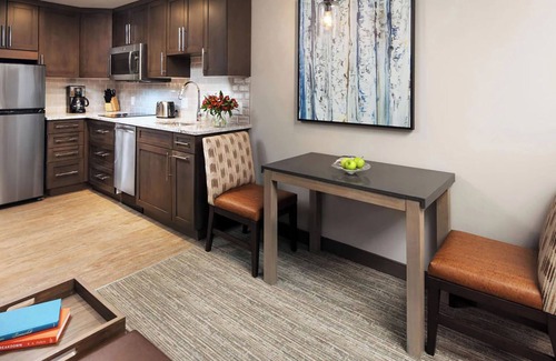 Steamboat Springs Resort | 𝐅𝐢𝐧𝐝𝐢𝐧𝐠 𝐌𝐞𝐢𝐥𝐢's Luxury SKI-IN/SKI-OUT Resort+Amenities. Studio