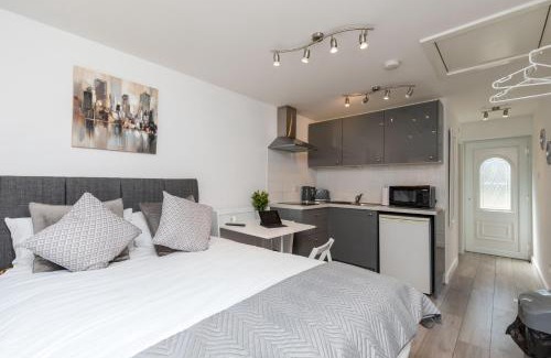 Ifield Apartment | Findon- Stylish Suite 10mins close to Airport