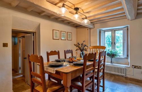 Blandford Forum House | Finest Retreats - The Thatch at Winterborne Houghton