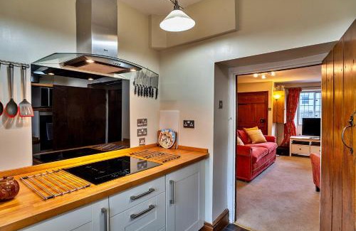 Stogursey House | Finest Retreats - Clematis Cottage