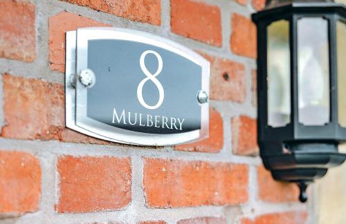 Eaton Mascott House | Finest Retreats - Netley Hall - Mulberry