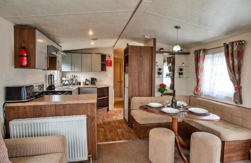 Helston Ski Chalet | Finest Retreats - Phoenix Retreat