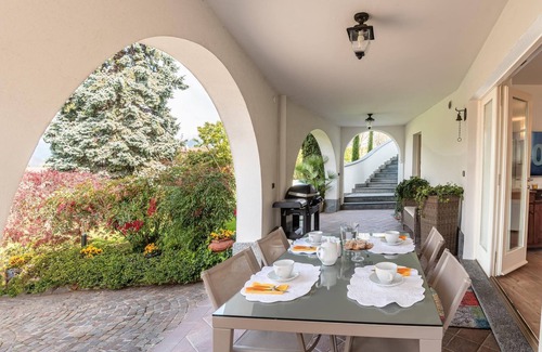 Colico Apartment | Fiori Garden Holiday Apartment with Pool