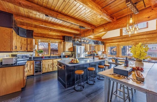 Snoqualmie Pass House | Fire Lodge Premier Family Cabin at Snoqualmie Pass