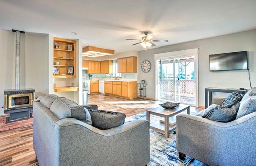 North Bend House | Fire Pit and Bay Views North Bend Home!