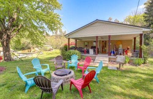 Weaverville House | Fire Pit and Game Room Family Home in Marshall
