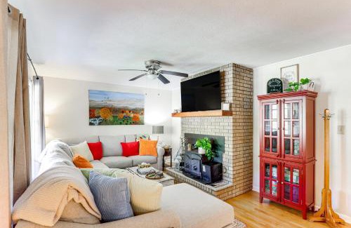 Weaverville House | Fire Pit and Game Room Family Home in Marshall