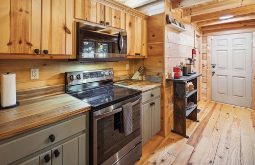 Rutherfordton Cabin | Fire Pit & BBQ: Lake Lure Cabin w/Outdoor Oasis!