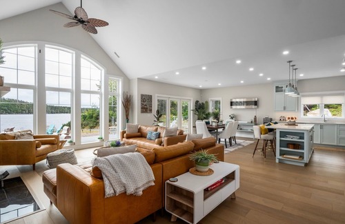 Bayside Villa | Fire&Stone Oceanfront Retreat