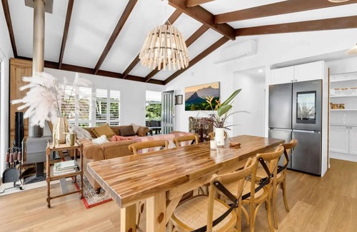 Eagle Heights Cottage | Firefly Cottage | Hideaway with Wood Fireplace