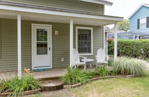South Haven House | Firefly Cottage - close to beach & town!