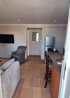 Drakenstein Apartment | Firehouse selfcatering Garden Cottages no 5