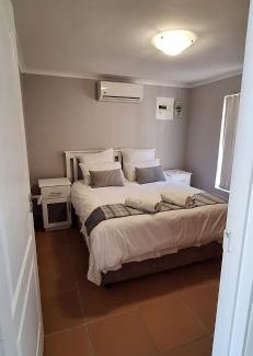 Drakenstein Apartment | Firehouse selfcatering Garden Cottages no 5