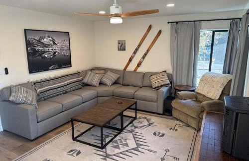 Mammoth Lakes Apartment | Fireside Condo at the Village - Remodeled