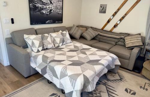 Mammoth Lakes Apartment | Fireside Condo at the Village - Remodeled