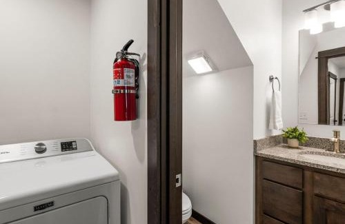 Bozeman Apartment | Fireside Retreat
