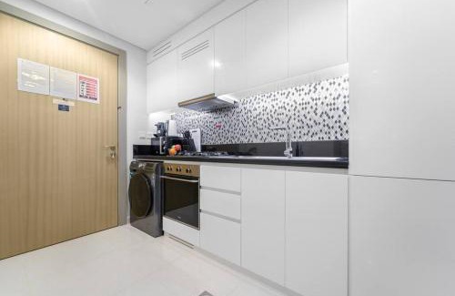 Sheikh Zayed Road Apartment | FIRST CLASS Studio Luxe Living
