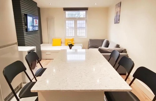 Hillingdon Apartment | First floor Flat 1 Northwood