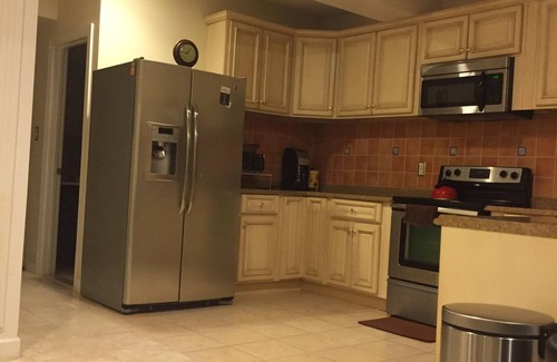 North Potomac Apartment | First Level of house, 2 Bed spacious, walkout door ,bright garden view