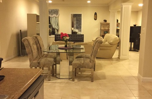 North Potomac Apartment | First Level of house, 2 Bed spacious, walkout door ,bright garden view