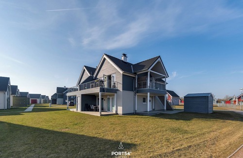 Busum Apartment | Fischers Koje in Büsum with sauna, parking lot and WLAN