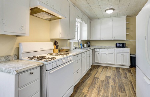 Lakeview  Jefferson County Apartment | Fish & Explore: Port Arthur Apt Near Sabine Lake!