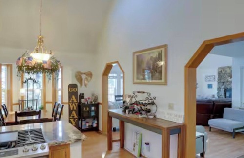 East Shore House | Fish, fall in love, enjoy family and friends by this amazing lake almanor.