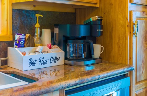 South Toledo Bend House | Fisher's Point Lakefront-South Toledo Bend-Hot Tub Private Beach Sleeps 6 Pets