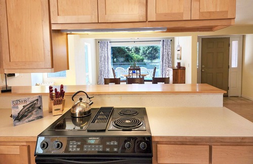 Waldport House | Fisherman's Delight in Waldport! Dog Friendly! Hot tub!