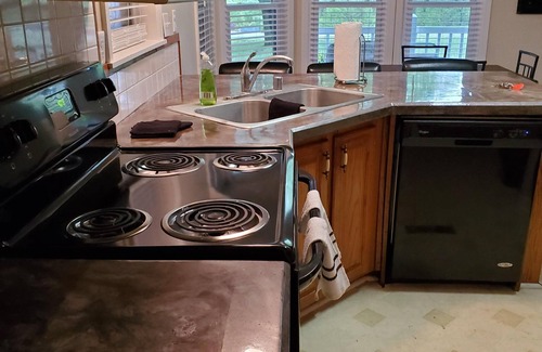 Eddyville House | Fisherman, Traveling Workers and Vactioners love the Barefoot Retreat