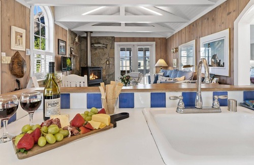 Salmon Creek Cabin | Fishermans Cottage~Timeless Coastal Cottage in Bodega Bay, Walk to Beach/WiFi