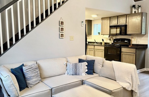 Warsaw House | Fisherman’s Paradise at The Lake. Charming 2 bedroom house by the lake in Warsaw