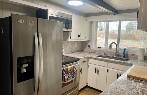 Springville House | Fisherman’s Paradise 3-bedroom lake view home with WiFi, AC in Springville, TN.