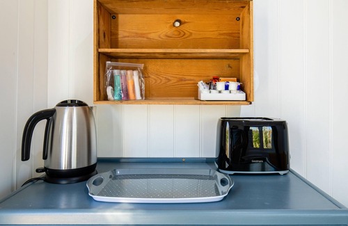 Dilton Marsh Apartment | Fishing Break - Woodland Hut - Goldcrest
