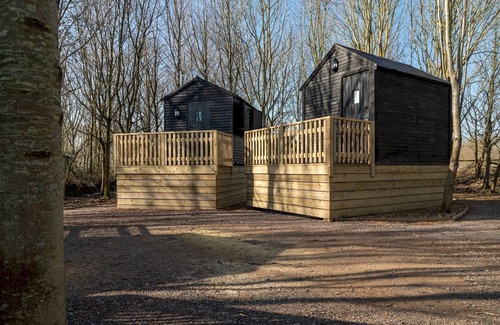 Dilton Marsh Apartment | Fishing Break - Woodland Hut - Goldcrest