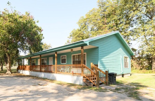 Lake Village Condo | Fishing cabin with views on Lake Chicot!