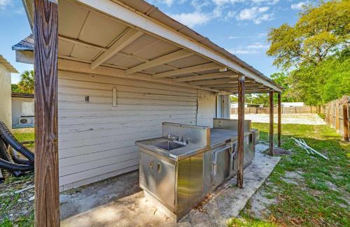 Homosassa Apartment | Fishing-Friendly Getaway - Big Groups - Firepit, BBQ, Parking