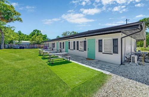Homosassa Apartment | Fishing-Friendly Getaway - Big Groups - Firepit, BBQ, Parking