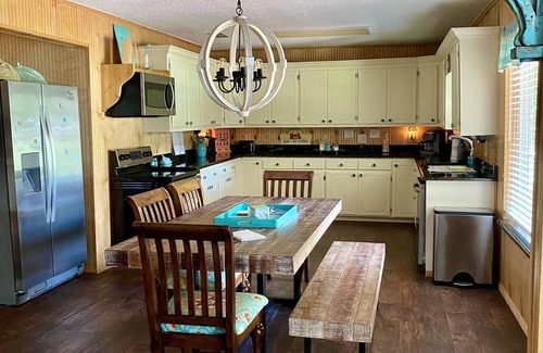 Mead House | fishing ~ plenty of parking ~ 1/2 mile to marina ~ 5 min to new WestBay casino