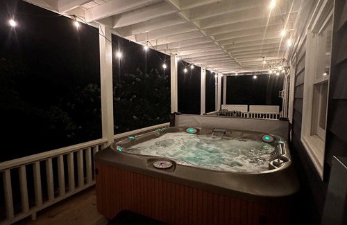 Blairsville Cabin | Fishing, Swimming, Kayaking, Hot Tub, Dog Friendly