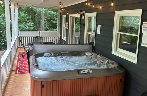 Blairsville Cabin | Fishing, Swimming, Kayaking, Hot Tub, Dog Friendly
