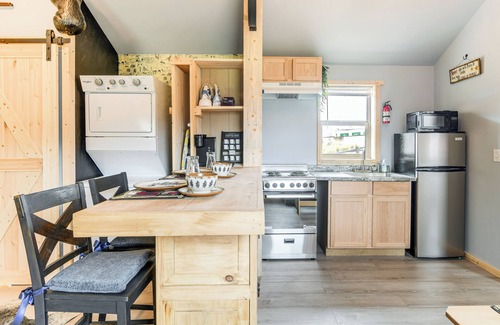 Dubois Cabin | Fishing & Views: 'River Paradise' in Dubois!
