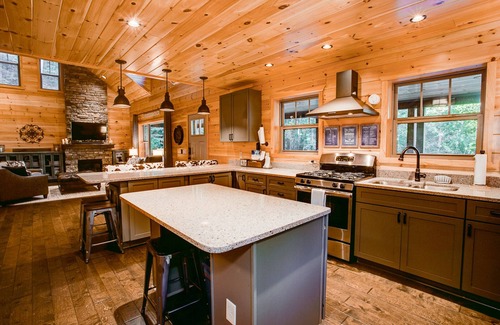 Saluda Cabin | FishTop Cabin near Saluda, Green River Bliss & Cabin Serenity
