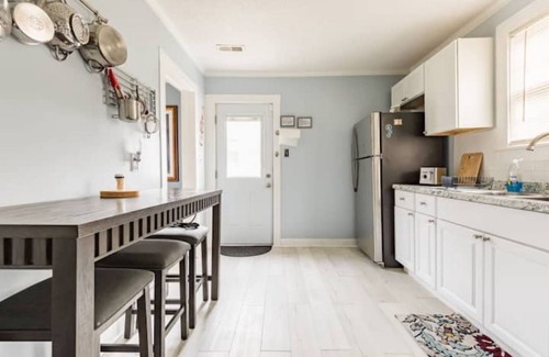 Glen Raven House | Fit for a Queen