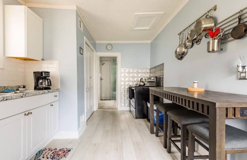 Glen Raven House | Fit for a Queen