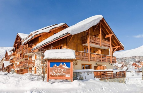 La Toussuire Apartment | Fitness, swimming pool, sauna, hammam, terrace, balcony, tv, ski locker, 50m², La Toussuire