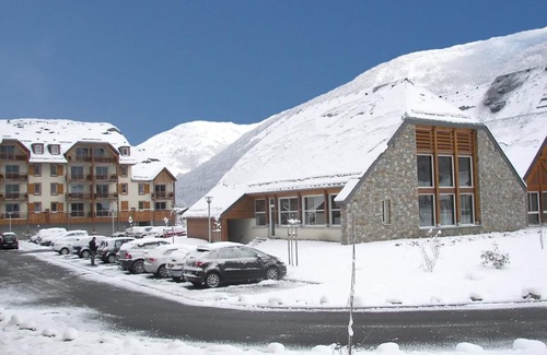 Saint-Mamet Apartment | Fitness, swimming pool, sauna, terrace, balcony, tv, ski locker, 50m², Luchon-Superbagnères