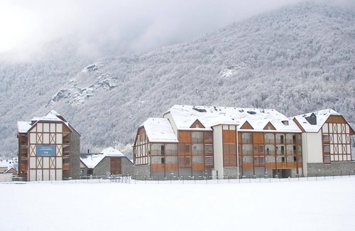 Saint-Mamet Apartment | Fitness, swimming pool, sauna, terrace, balcony, tv, ski locker, 50m², Luchon-Superbagnères