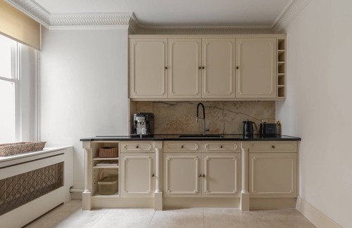 West Kensington Apartment | Fitzjames-Avenue IV by onefinestay